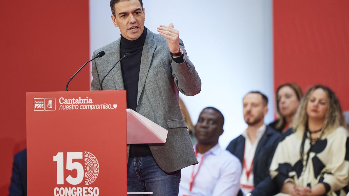 El secretario general del PSOE y presidente del Gobierno, Pedro Sánchez, interviene durante la clausura del 15º Congreso Regional del PSOE de Cantabria
