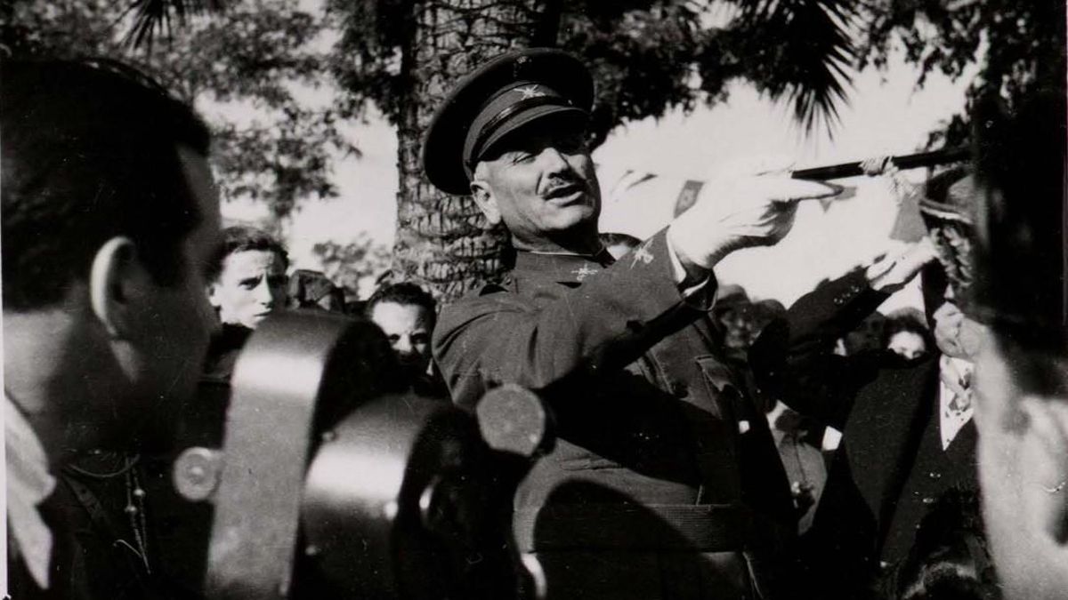 El general Queipo de Llano en Sevilla, 1937.