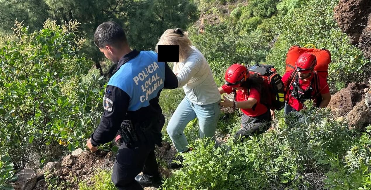 Operativo de rescate de la senderista accidentada. CRUZ ROJA