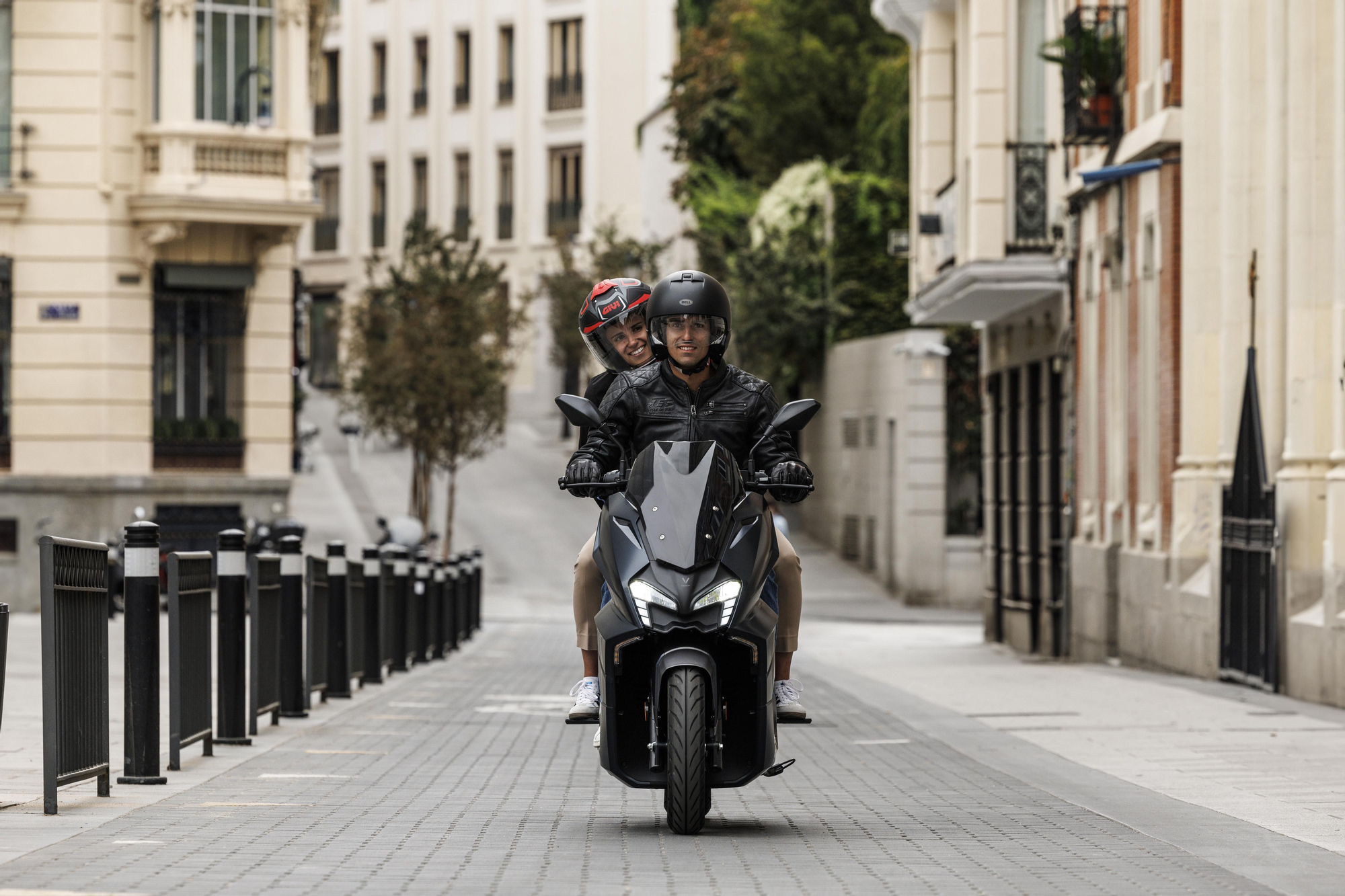 Dos personas, a bordo de la Nerva Lift