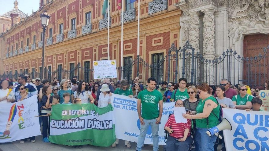 La defensa de la educación pública coge impulso en las calles de Sevilla y Málaga "para que ningún niño se quede atrás"