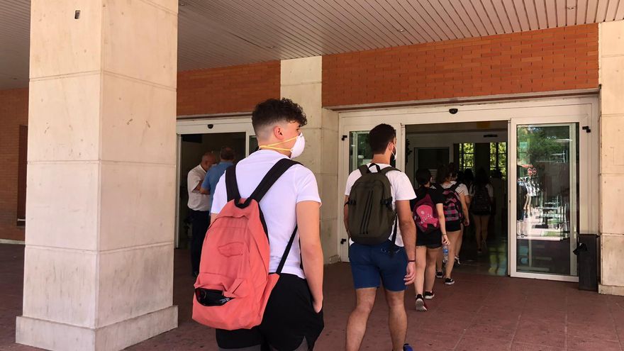Acceso de estudiantes a las pruebas de la EvAU en el campus de la UAH de Guadalajara