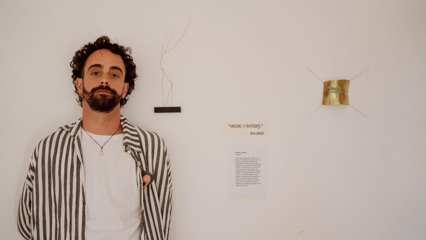 Una exposición en casa para protestar contra la especulación que pone a Nico en la calle: “Vivimos desarraigados”