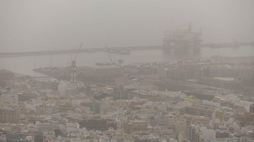 Canarias, sepultada por un denso manto de calima