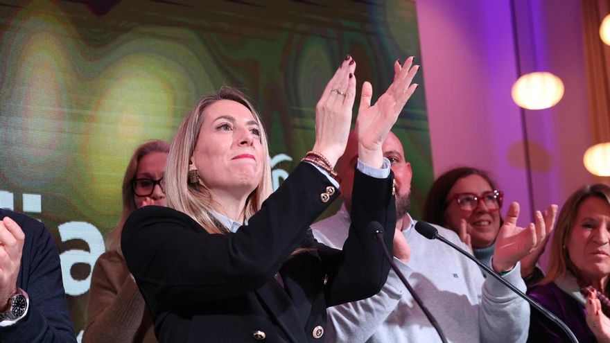 La candidata del Partido Popular a la presidencia de la Junta de Extremadura María Guardiola durante su comparecencia tras conocer los resultados electorales.