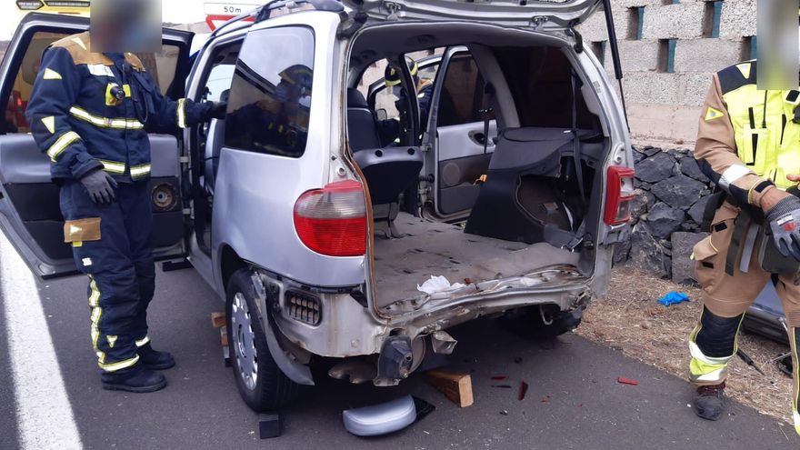 Seis heridos tras la colisión de dos coches en una carretera de Tenerife