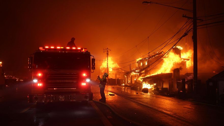 El fuego golpea fuerte a Estados Unidos y Los Ángeles declara el estado de emergencia por incendios sin control