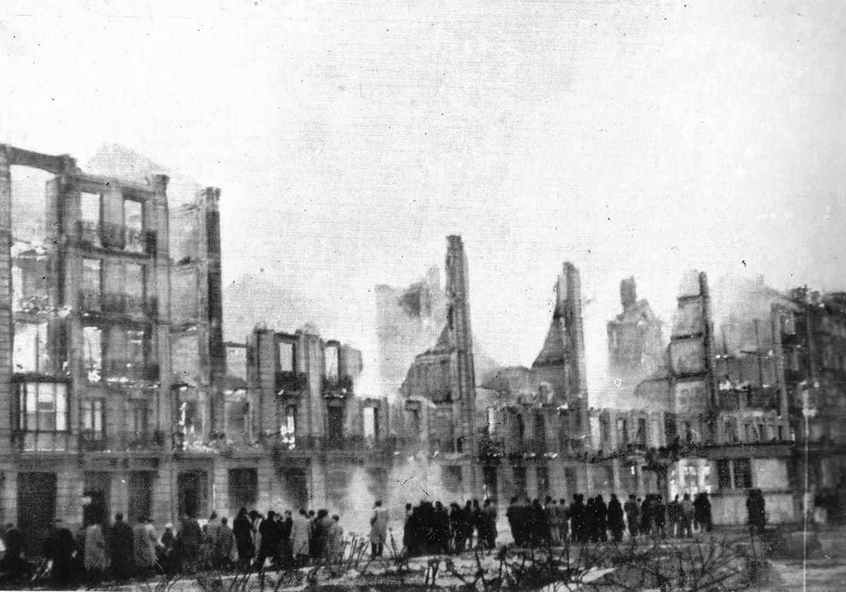 El fuego en las calles Méndez Núñez y Calderón de la Barca de Santander.