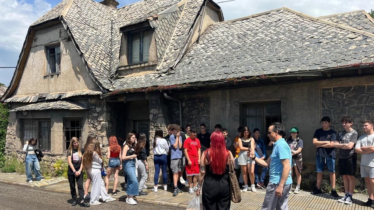 Preinauguración el curso pasado en La Robla de 'La Ruta de la bestia', basada en la novela de Nohelia Alfonso 'Amar a la bestia'. 