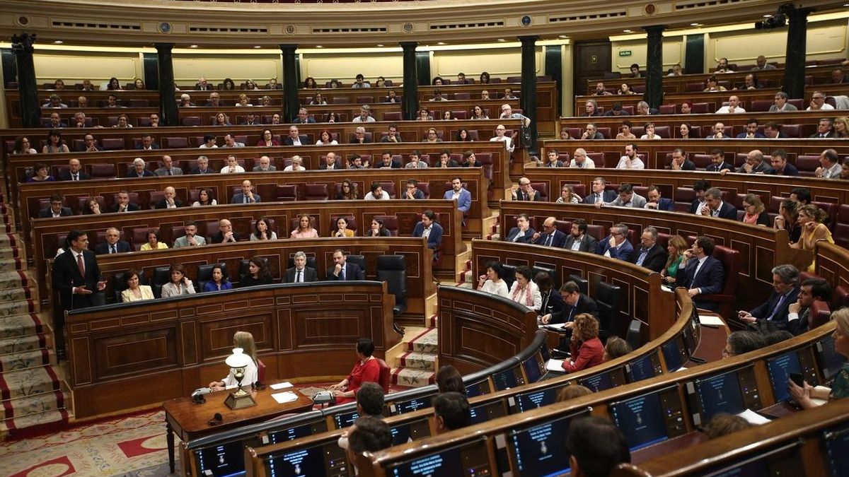 Los 221 diputados que dejan de serlo este martes podrán cobrar un 'finiquito' de 52 días de su sueldo
