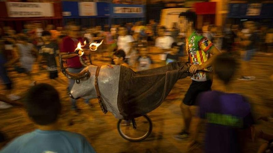 Compromís lleva los encierros infantiles simulados en el centro de València a la ONU y el PSPV al Defensor del Menor
