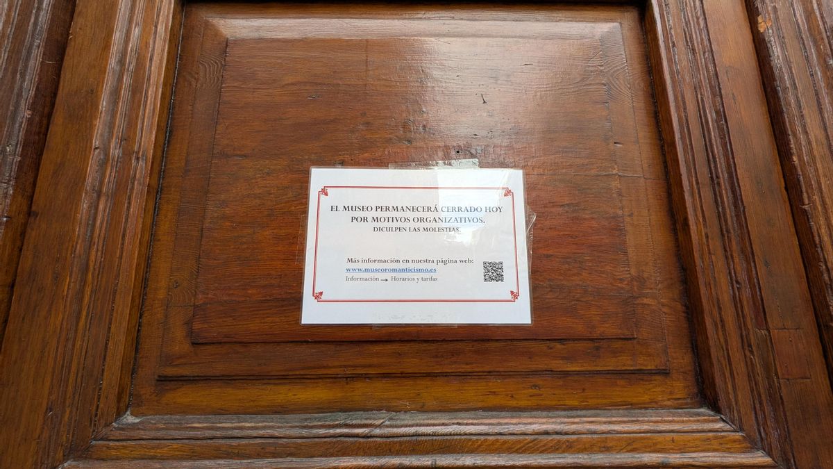 Cartel colocado en la puerta del Museo del Romanticismo este miércoles