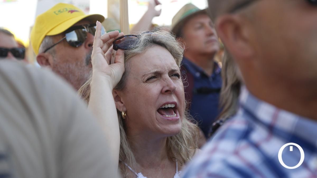 Concentración del sector agrario ante los ministros de la Unión Europea en la Puerta del Puente
