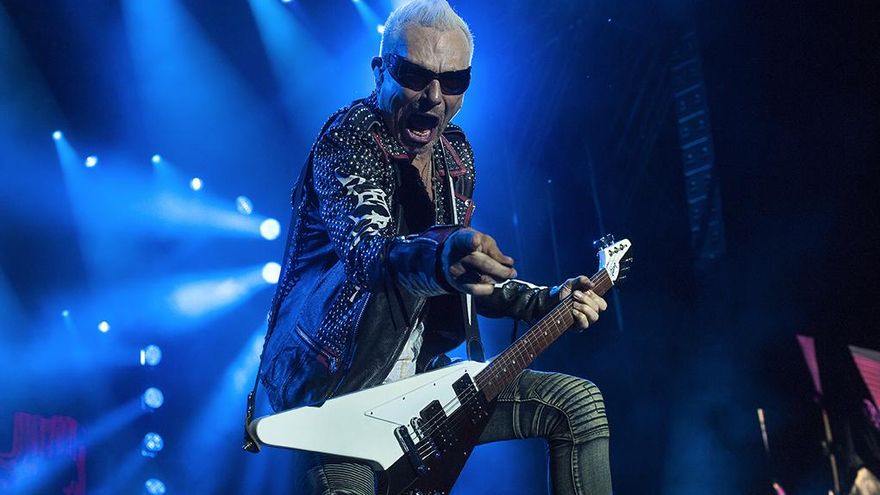 FOTOGALERÍA | Torrelavega vibra con los éxitos de Scorpions