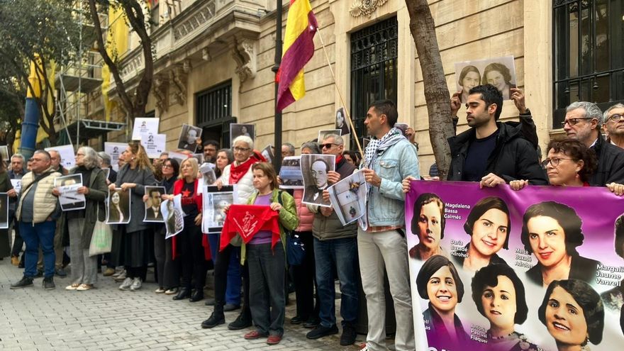 PP y Vox derogan la ley balear de memoria histórica y evocan a los "asesinados por las hordas rojas"