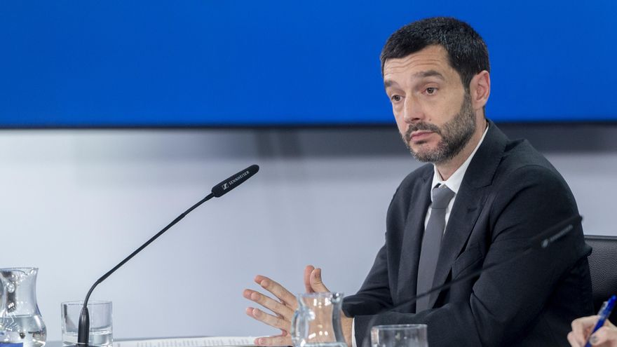 El Gobierno quiere prohibir la publicidad de los vuelos cortos, los combustibles fósiles y de los coches más contaminantes