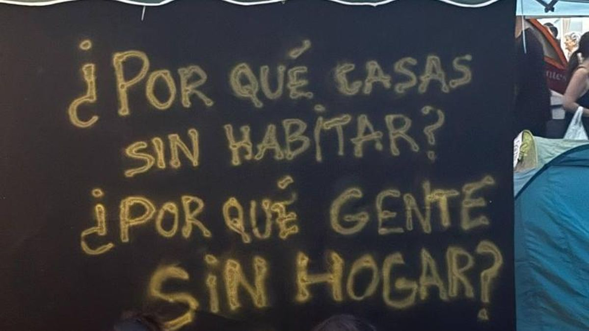 Cartel en la acampada de Sol a 27 de septiembre de 2026