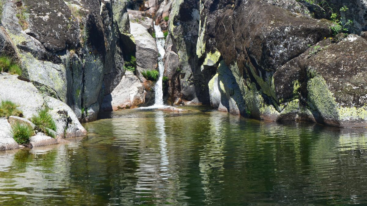 A dos horas de Salamanca: el pueblo de montaña en el centro de Portugal conocido como 'la capital de las piscinas naturales'