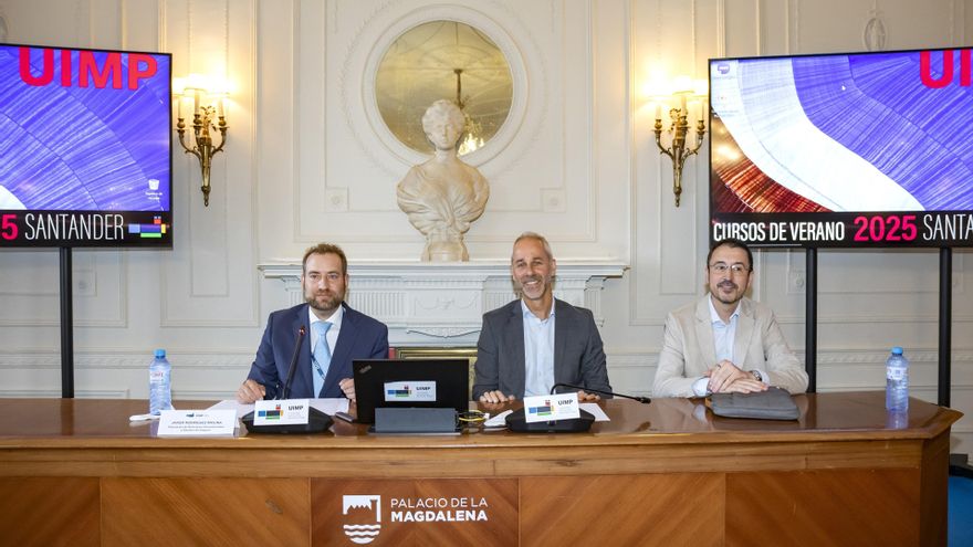 El consejero de Educación, Sergio Silva, inaugura el curso 'Neurociencia, docencia y aprendizaje desde la evidencia científica'