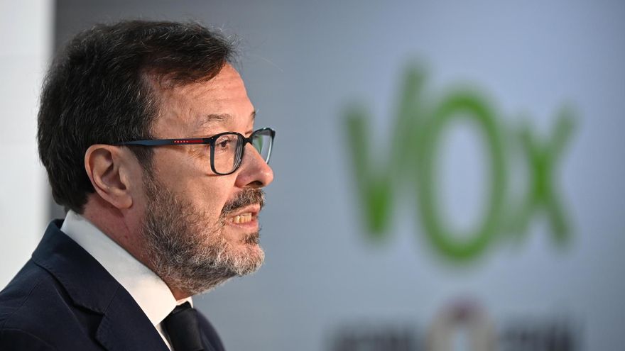 El portavoz nacional de Vox, José Antonio Fúster, durante la rueda de prensa ofrecida este lunes en la sede del partido, en Madrid.