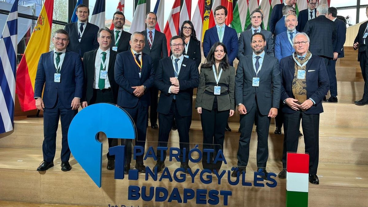 "Ha priorizado un fachaencuentro": el líder ultra del Parlament balear relega sus funciones para alinearse con Orbán en Hungría