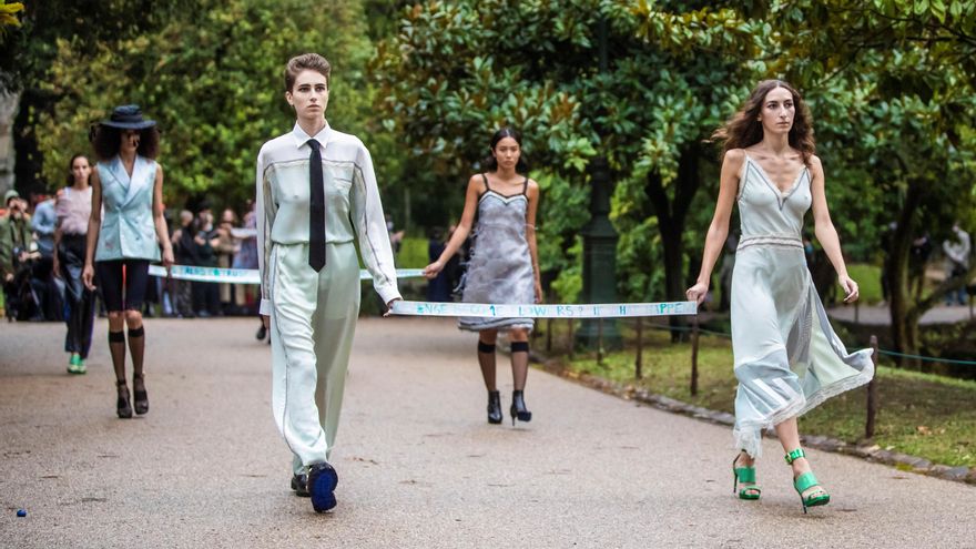 La corbata, accesorio de moda ligado al "poder femenino, a la libertad"