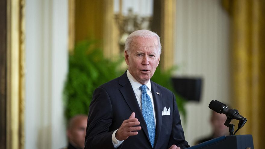 El presidente de EE.UU., Joe Biden, habla en el East Room de la Casa Blanca en Washington (EE.UU.), este 16 de mayo de 2022. EFE/EPA/Al Drago/Pool