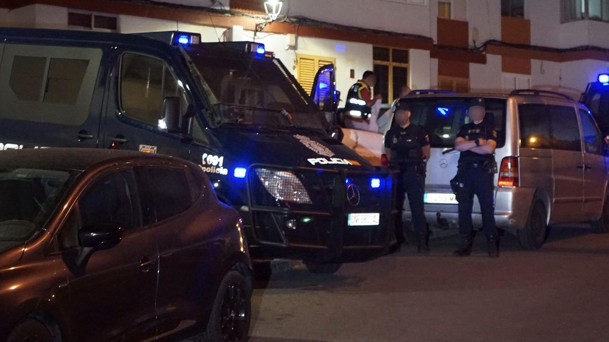 El pasado 26 de junio, un hombre recibió cinco disparos en el abdomen efectuados por un individuo que se dio a la fuga en un ciclomotor, en el barrio de San José de Las Longueras, en Telde (Gran Canaria).