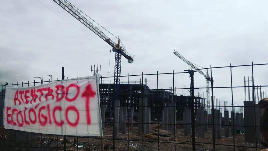 Costas concluye que la promotora del hotel en La Tejita no tiene permiso para reanudar las obras en dominio público