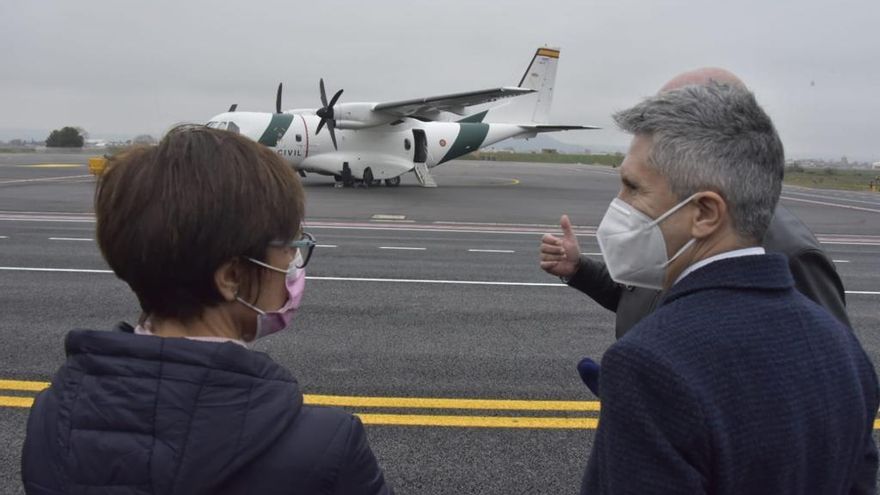 El ministro del Interior, Fernando Grande-Marlaska, y la directora general de la Guardia Civil, María Gámez, visitan en Torrejón de Ardoz el Servicio Aéreo del instituto armado