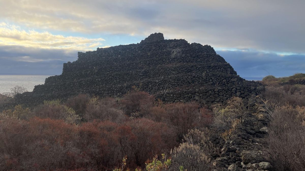 La ‘Pirámide Bandama’,  situada sobre el antiguo acantilado de Los Cancajos, en el municipio de Breña Baja