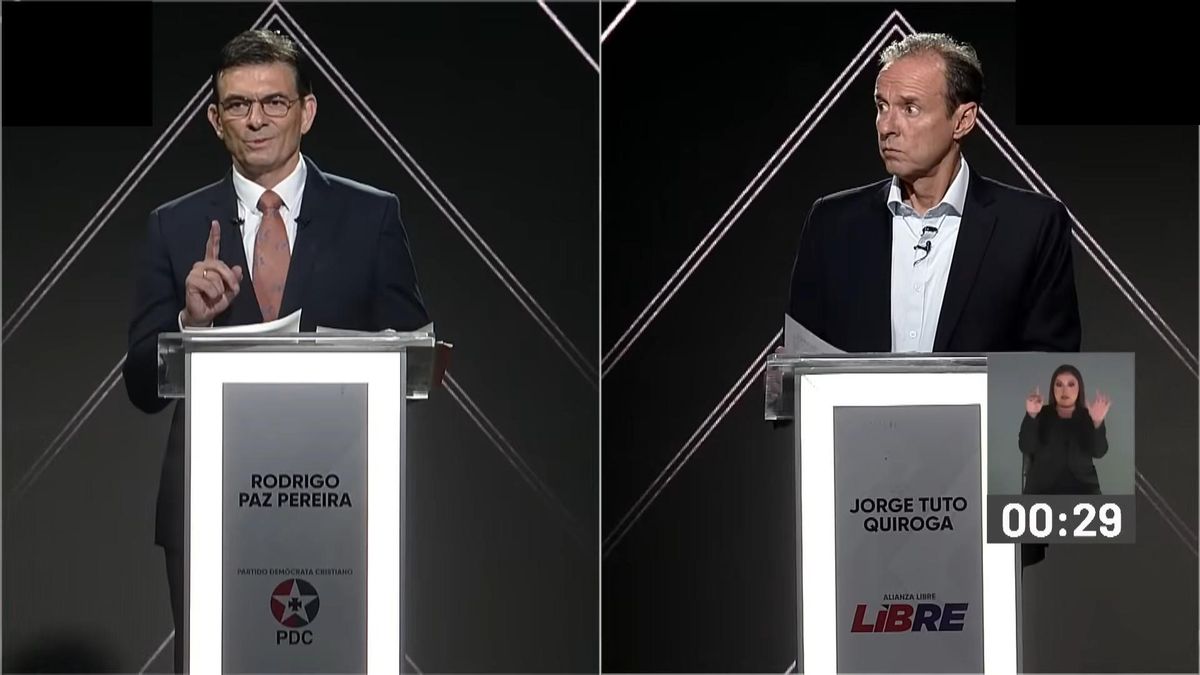 Los candidatos Rodrigo Paz (izquierda) y Jorge "Tuto" Quiroga, durante el debate presidencial del domingo 12 de octubre.
