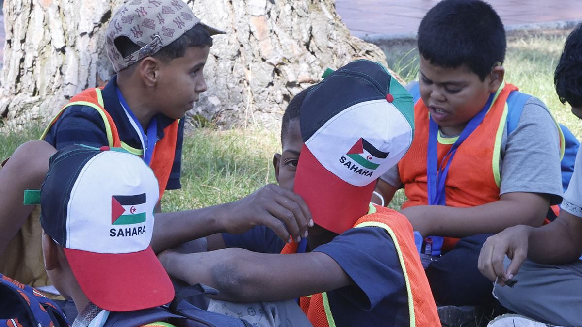 Llegada de los 131 niños saharauis que pasarán el verano en Córdoba