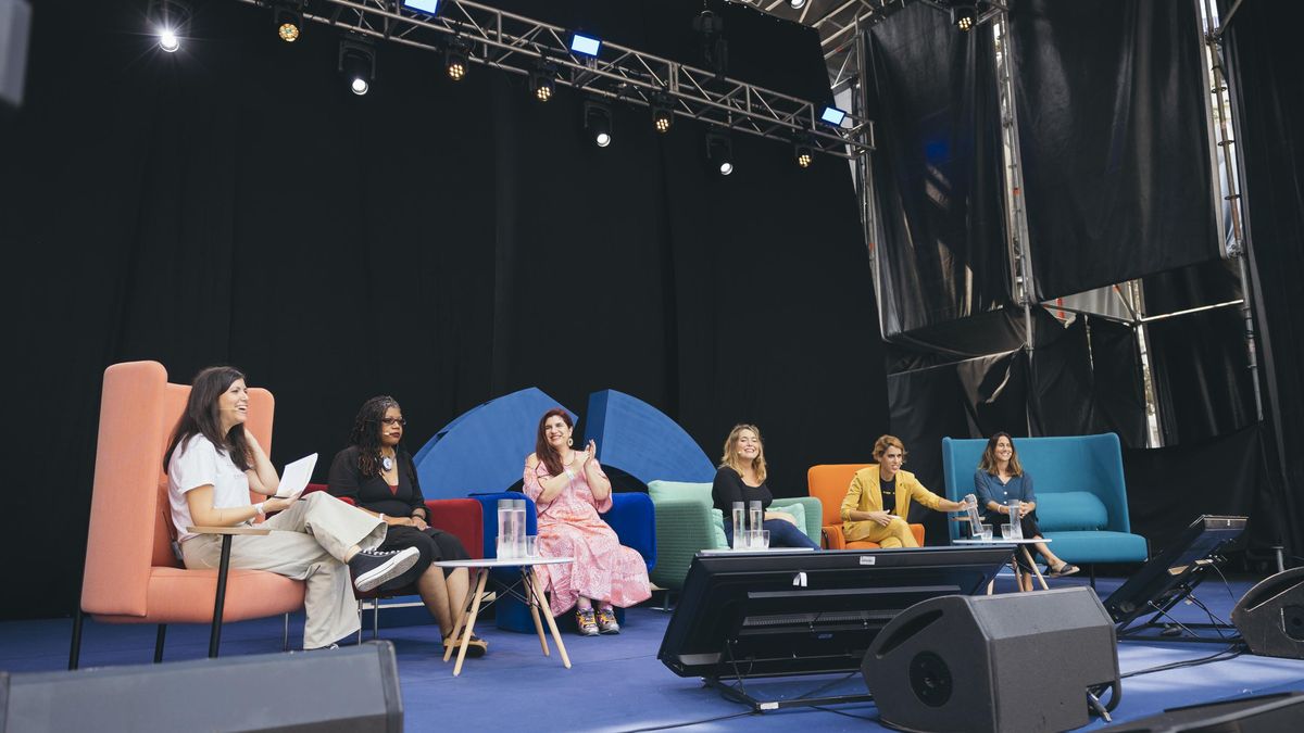 Mesa de debate 'La cuarta ola feminista sacude el mundo'