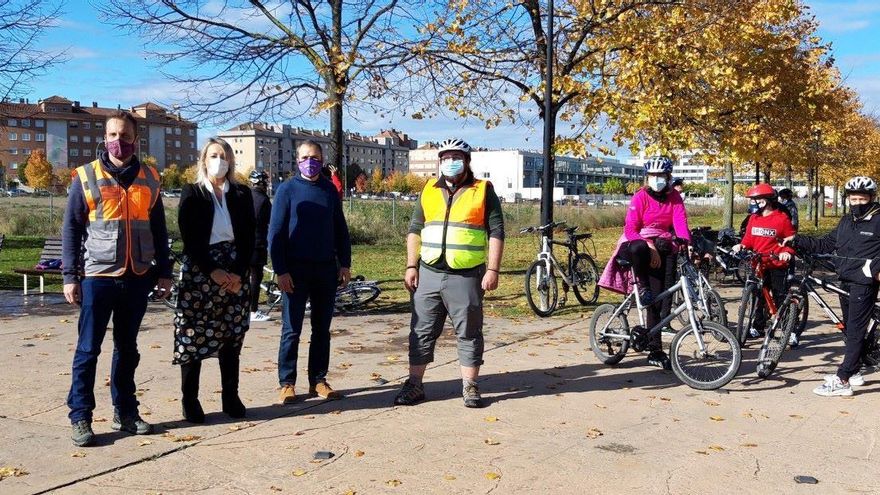 Estudiantes de la ESO del Cosme García y el Sagasta participan en el programa 'Bici en la escuela'