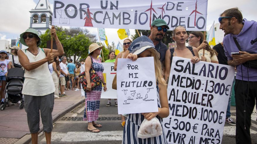 Las fracturas del modelo económico en Lanzarote y La Palma: ''El turismo no ha beneficiado igual a toda la población''