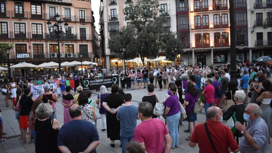 Concentración en Toledo en defensa de las afganas