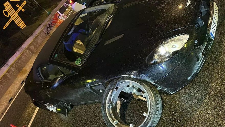 Detención de película en Madrid: roba un Aston Martin y tiene un accidente en plena persecución policial por la A-6