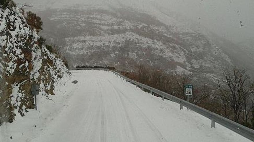 Carretera de Puente de Domingo Flórez a La Baña. / Fotografía de José Mayo