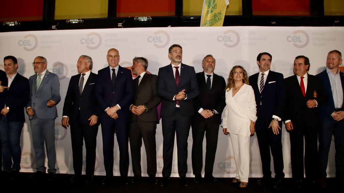 Una imagen de autoridades y empresarios en la Gala del CEL