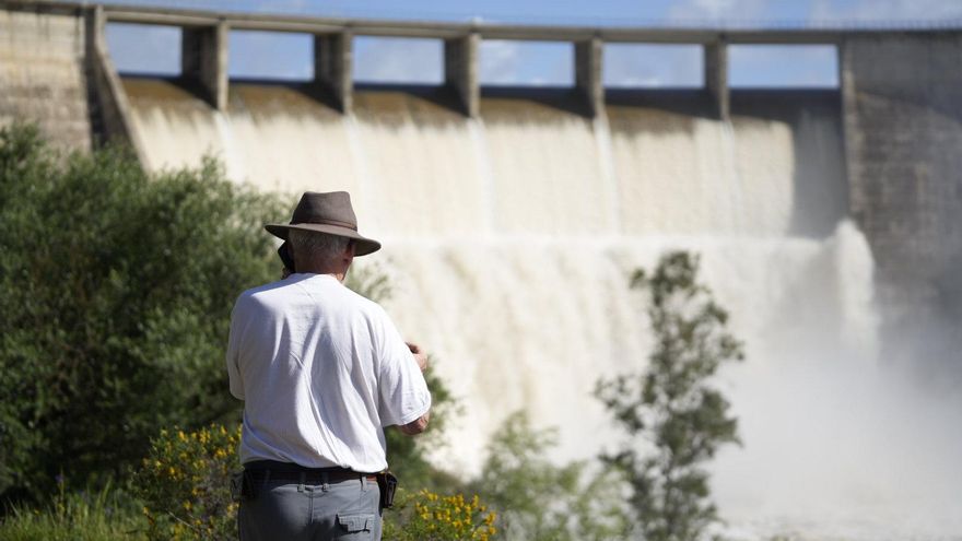 Las lluvias alejan las temidas restricciones en casi toda Andalucía y abortan la operación para traer agua en barcos