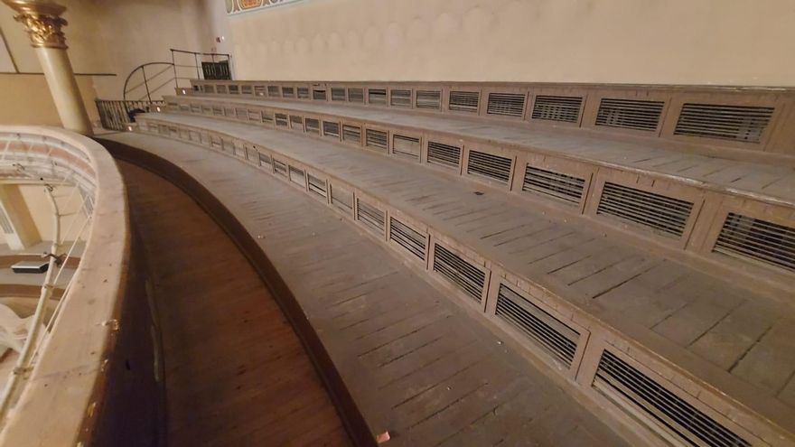 El Ayuntamiento de Sevilla renuncia a reabrir una grada del Teatro Lope de Vega y devolverá cientos de entradas vendidas