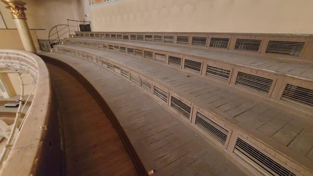 El Ayuntamiento de Sevilla renuncia a reabrir una grada del Teatro Lope de Vega y devolverá cientos de entradas vendidas