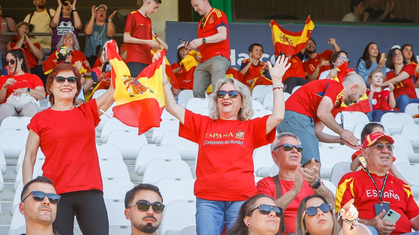 Afición en el partido de la selección femenina  España - Ucrania