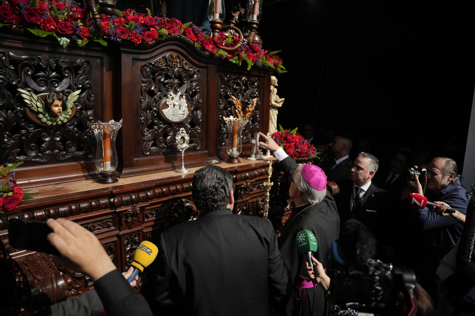 Día histórico en las Tres Mil Viviendas: primera salida procesional de la Hermandad de Bendición y Esperanza