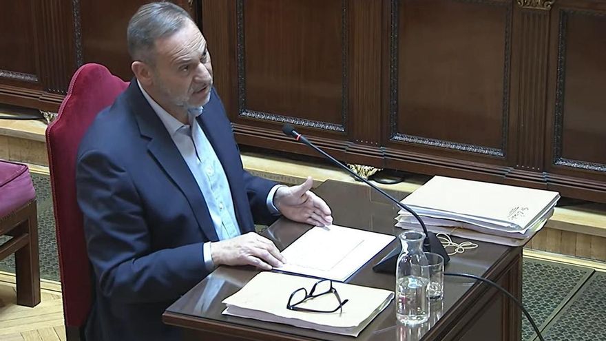 El exministro José Luis Ábalos en un momento de su declaración ante las preguntas del fiscal Luzón en el Supremo.