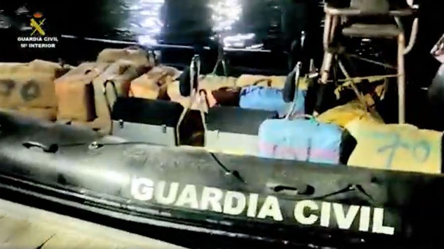 Capturada una neumática con más de una tonelada de hachís navegando cerca de Gran Canaria