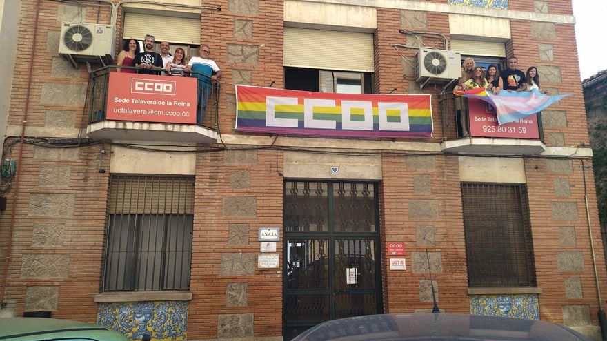 CCOO engalana sus sedes con la bandera arcoíris en el Orgullo LGTBI 2022