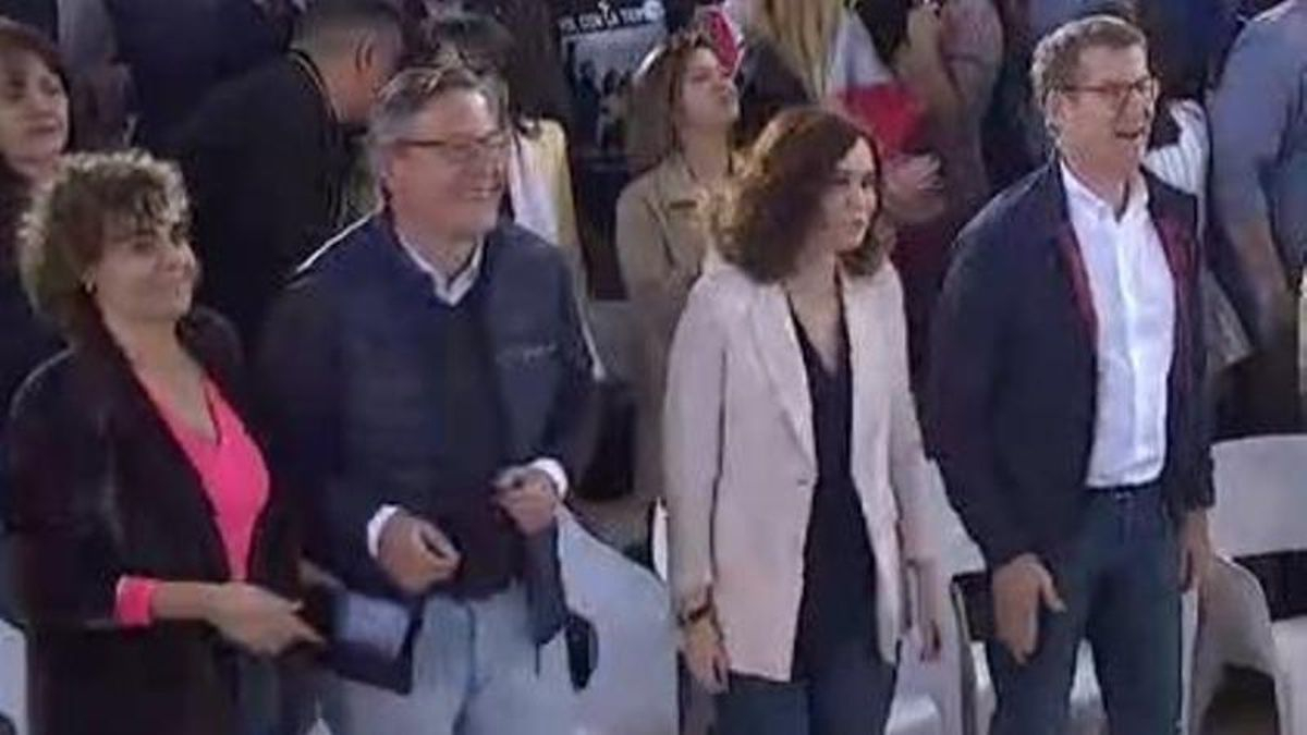 Feijóo, de bailar 'El Tiburón' en un acto de 2023 a declarar tres años después: "Yo no bailo en los mítines"