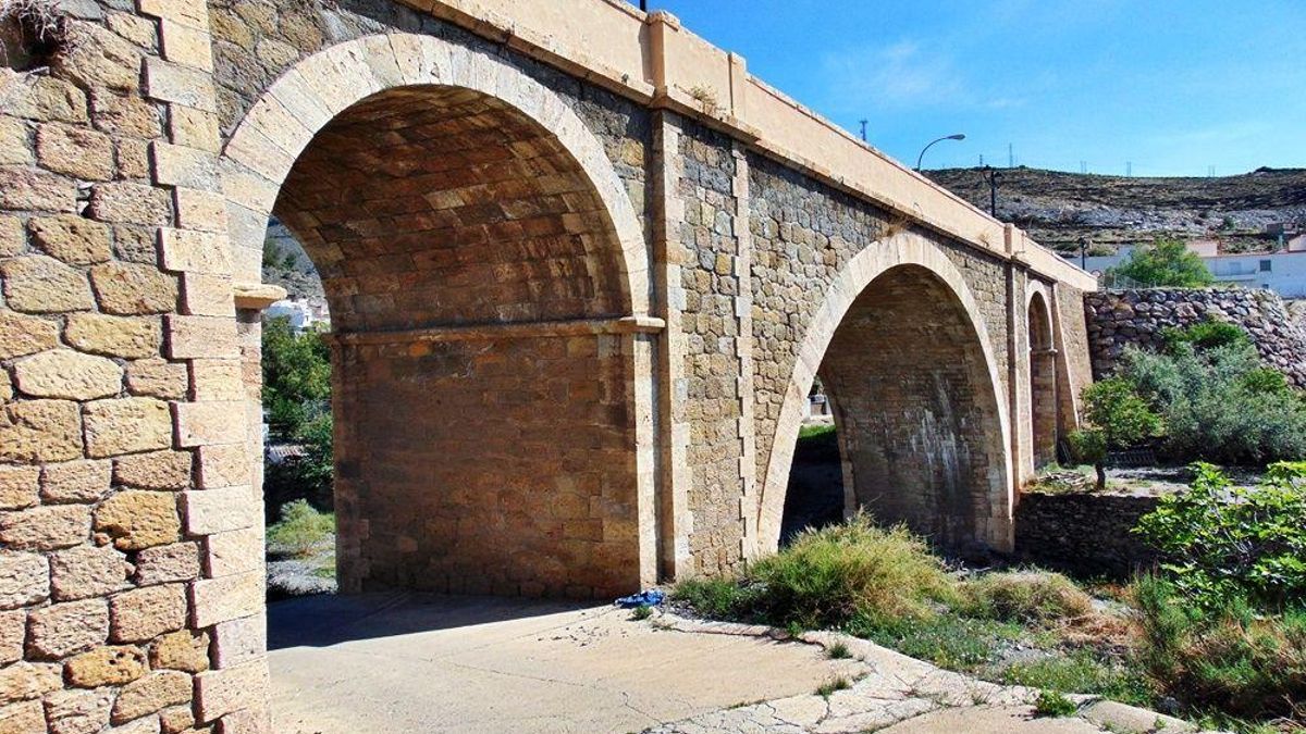 El pequeño pueblo con forma de anfiteatro que alberga un castillo del siglo XV y un observatorio astronómico